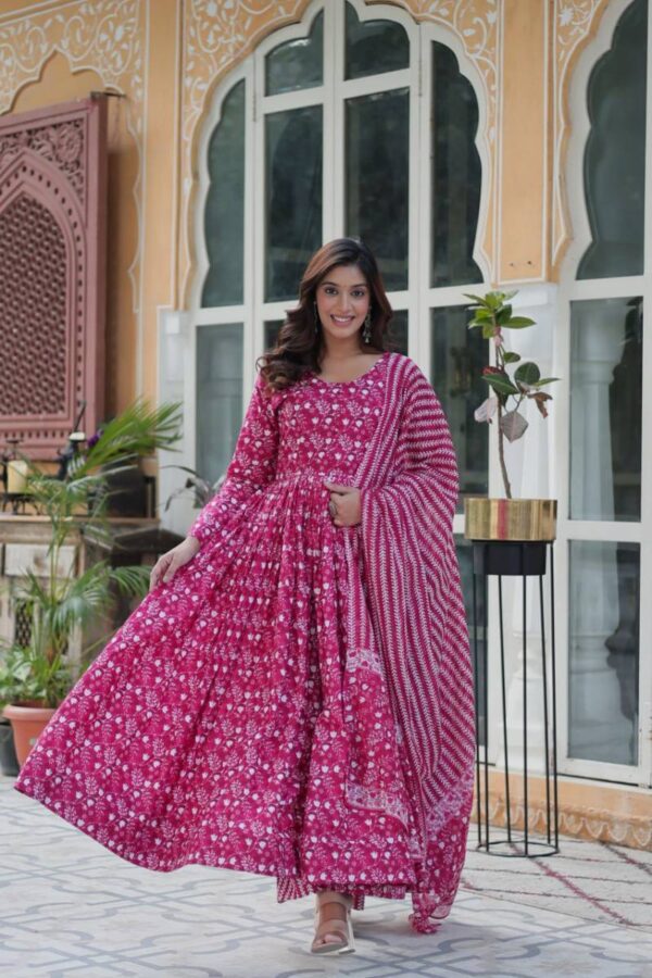 Luna Vol 27 Cotton Printed Kurti Bottom With Dupatta Collection - Image 2