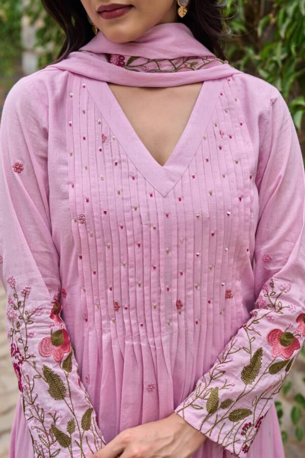 Naisha K 82 Mul Cotton Kurti Bottom With Dupatta Catalog Wholesale Collection - Image 4