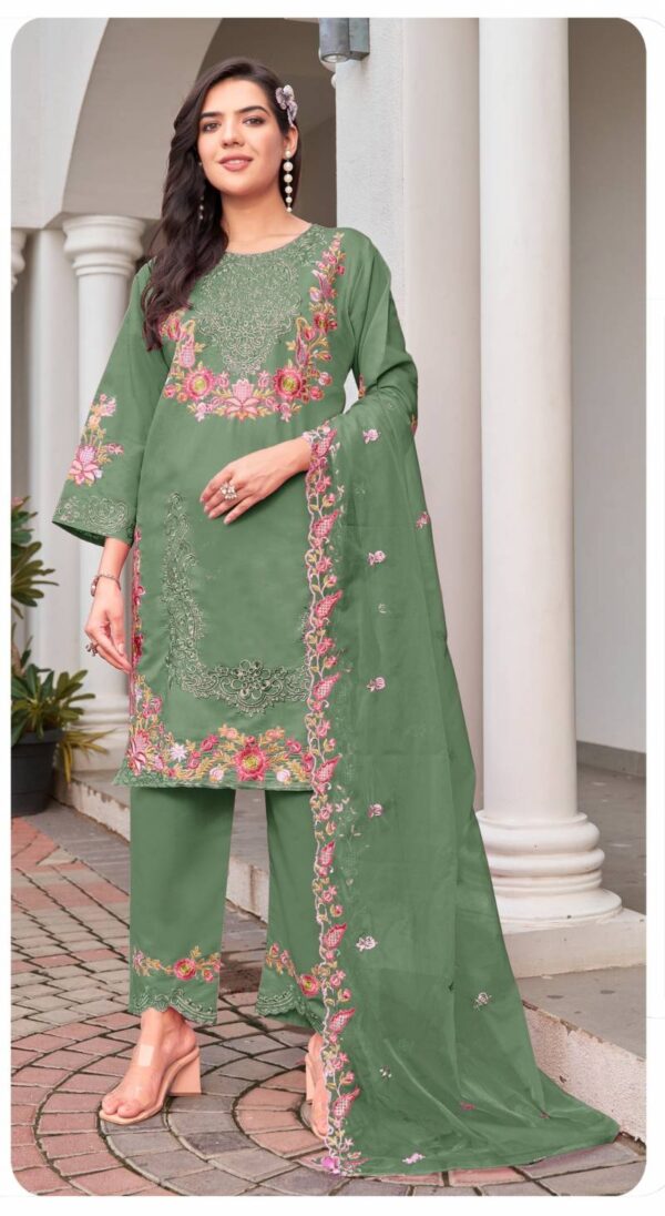 Sajida 122 A To D Readymade Pakistani Salwar Kameez Wholesale Catalog Collection Supplier