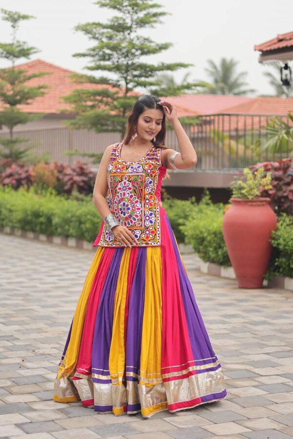 Src 115 Gamathi Navratri Special Lehenga Choli Wholesale Catalog Collection Exporter - Image 4
