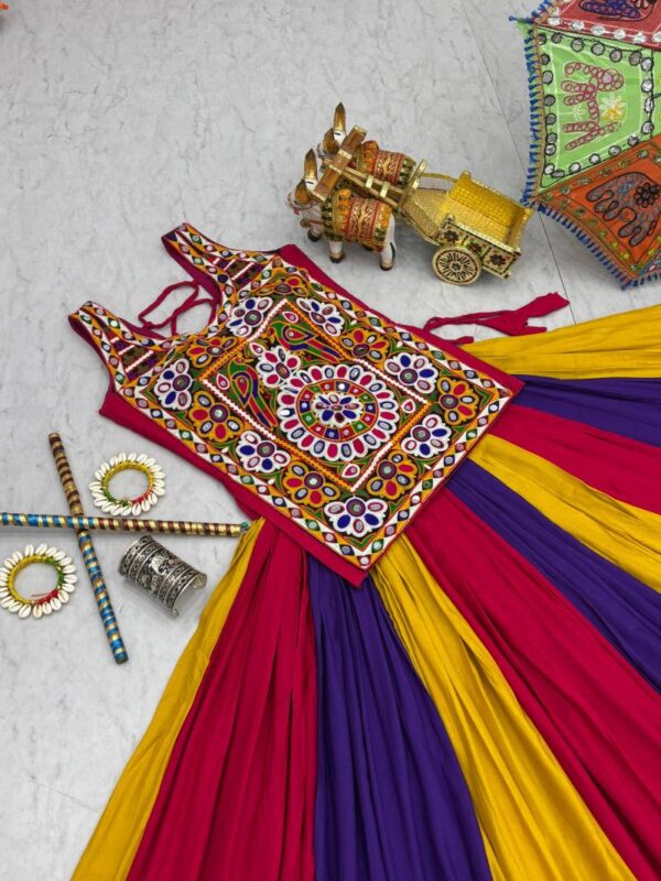 Src 115 Gamathi Navratri Special Lehenga Choli Wholesale Catalog Collection Exporter - Image 7